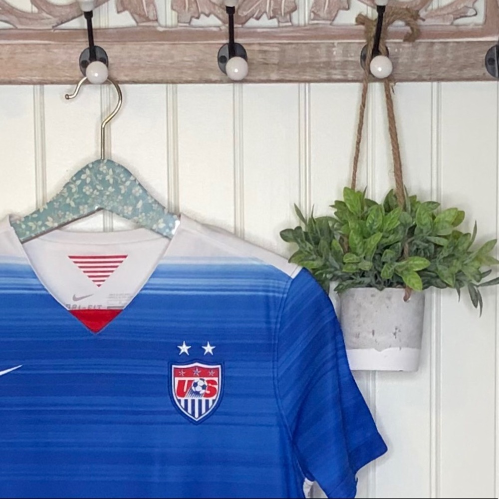 NIKE 2015 US Women’s Soccer Jersey Medium